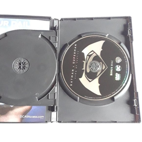 Batman V Superman Dawn O f Justice DVD - Picture 2 of 5